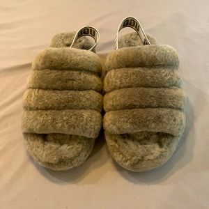 UGG’s FLUFF YEAH SLIDE Women’s Size 6 - Olive